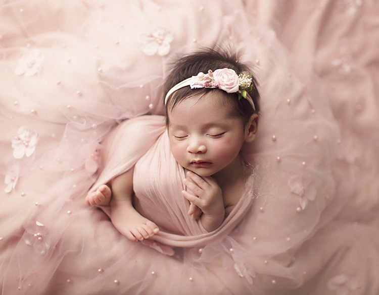 Newborn Photography  Wrap  Bla - Photography Life review and price